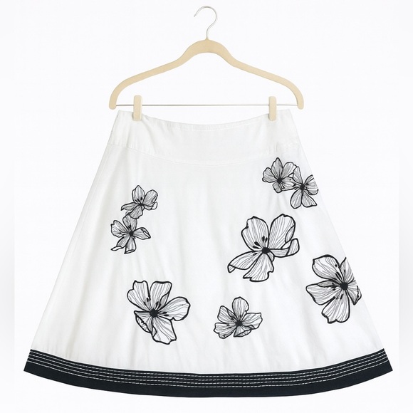 Tribal Women's Size 6 White/Black Lined Floral Embroidered A-Line Skirt. - Picture 1 of 2